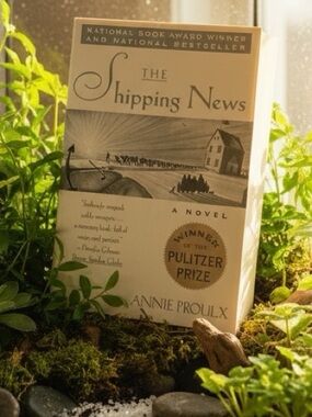 👛 (ANY 4/$20) Novel: THE SHIPPING NEWS by Pulitzer Prize Winner Anne Proulx